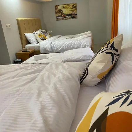Aura Apart Hotel&suites *
